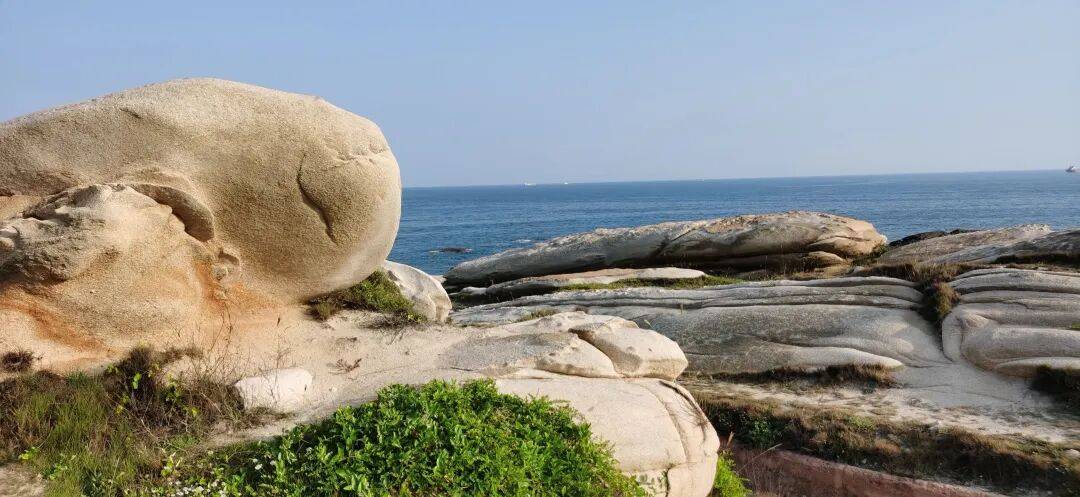 AG真人国际官方网站冷门民俗变身文旅顶流：蟳埔“簪花筵”：一朵花撬动八大产业。(图6)