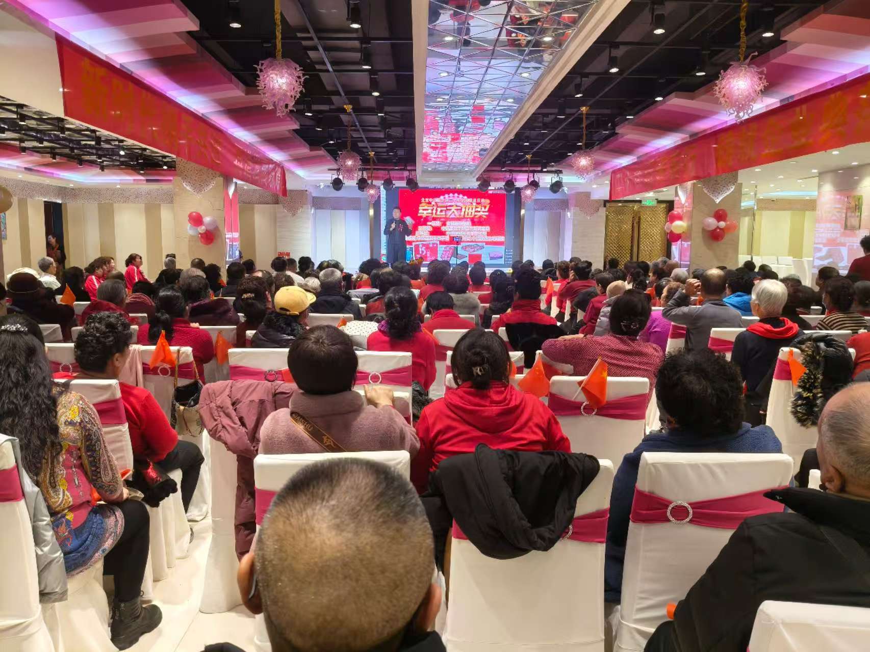 耕健康路 十二载情暖金城春AG真人国际中佰康 廿载深(图3)